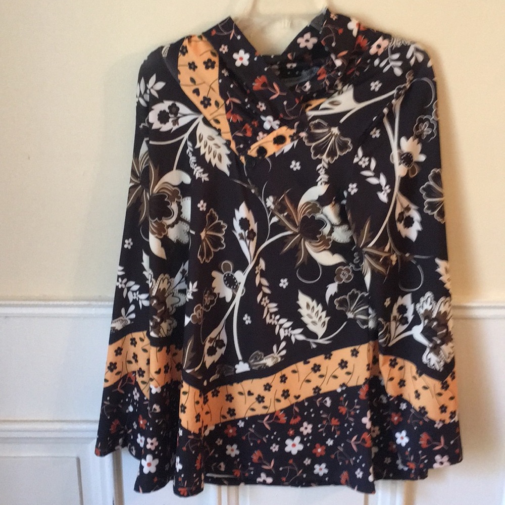 A long sleeve  shirt